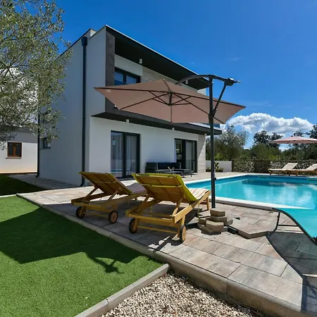 Gio Villa *